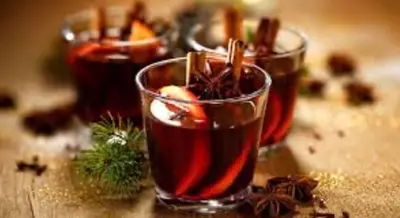 Glöggdrickandet är ett stående inslag i den svenska jultraditionen.