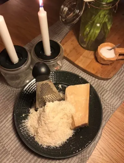 Parmesanskålar med Skagenröra -- en aptitretare med härligt lagrad…