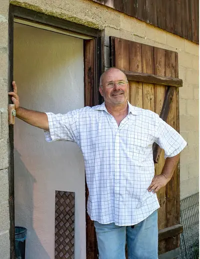 Den gamle fritslabon Håkan Bjernhagen flyttade till Sörgården Måla i…