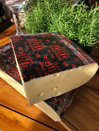 Danbo Sort Guld - Stark, fyllig och rund.