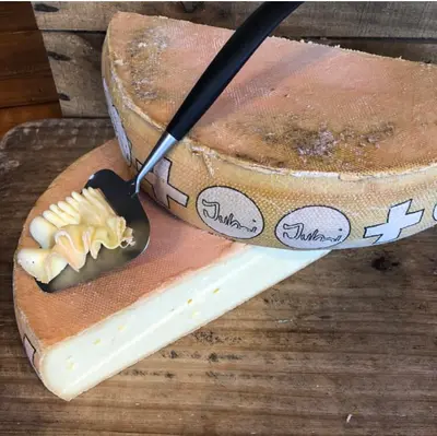 Aarewasser - en ost som är så god att den säljer slut snabbt ur disken.