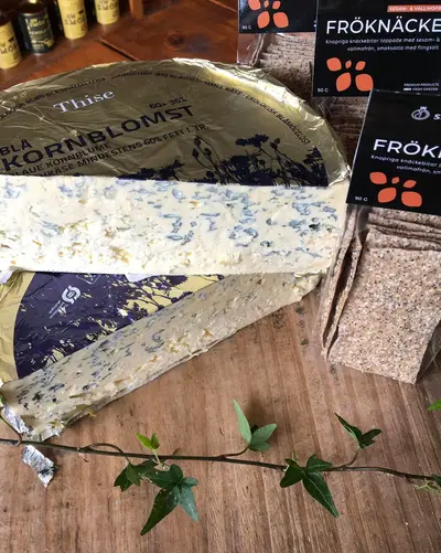 På Gedsted Mejeri i Danmark produceras den ekologiska Blå Kornblomst.