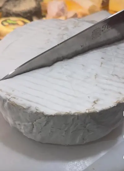 I regionerna Champagne och Bourgogne har Fromagerie Lincet skapat…