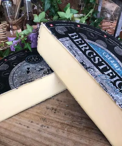 I Toggenburg, som ligger i nordöstra Schweiz, produceras hårdosten…