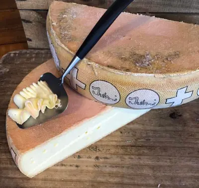 I Zäziwil, Schweiz, ligger mejeriet Eyweid, som under namnet JUMI,…