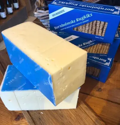 Unika Årstidsost är en kittlagrad hårdost gjord på ostandardiserad,…