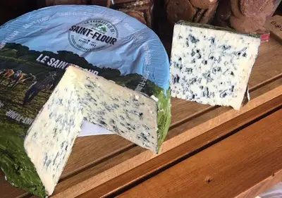 Le Saint-Flour är en härligt krämig och fyllig grönmögelost, på…